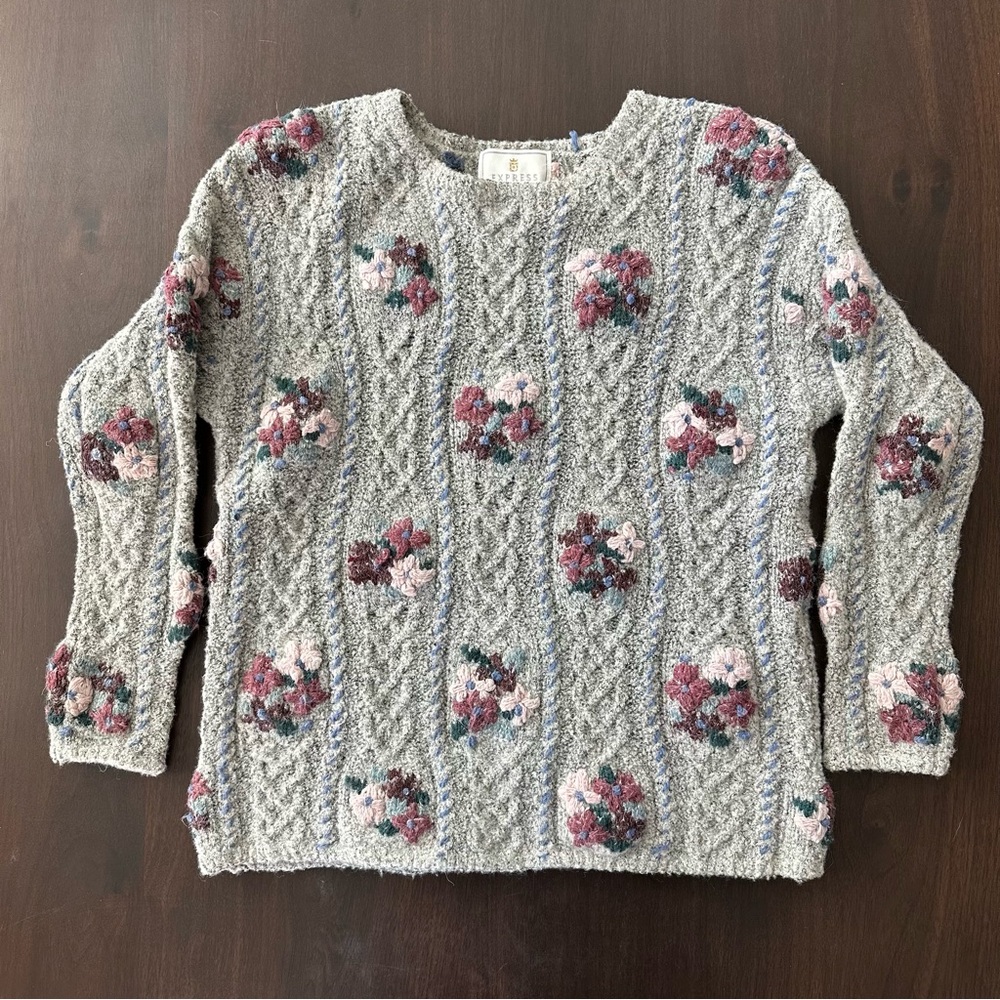 Vintage Express Tricot Gray Cable Knit Sweater w/ Floral Embroidery Crew Neck